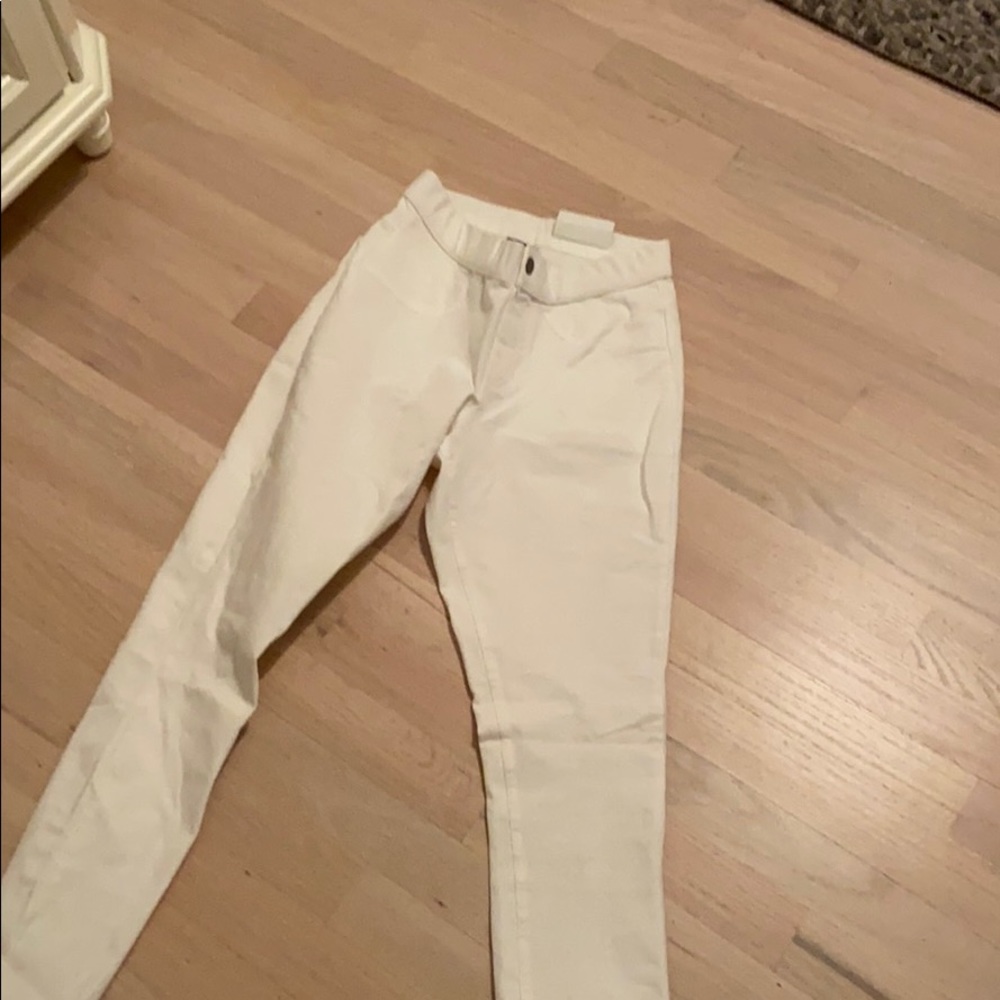 Hue BNWT white fray opening legging XS